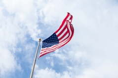 Eine US-Flagge Wind