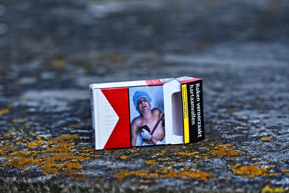 In der ganzen Europäischen Union sollen verpflichtend abschreckende Bilder auf den Zigarettenschachteln aufgedruckt werden. Bild: MabelAmber via pixabay (https://pixabay.com/de/zigarette-tabak-rauchen-nikotin-3467837/, CC: https://creativecommons.org/publicdomain/zero/1.0/deed.de)