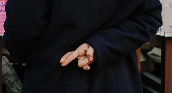 Lügen für die Wissenschaft? Wie Täuschung in psychologischen Studien Teilnehmende beeinflussen kann