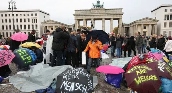 Vom rechten Rand auf Seite 1 – Wie die Medien unsere Meinung über Rechtsextremismus und Einwanderung beeinflussen 