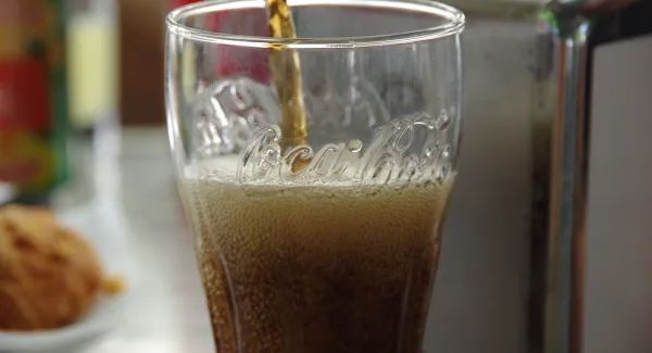 Der Geschmack trügt! - Wie die Marke Coca Cola unseren Geschmackssinn überlistet 