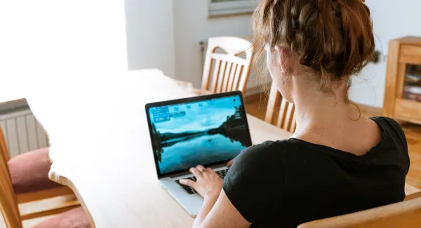 Eat, Work, Sleep, Repeat – Wie Home-Office unser Wohlbefinden beeinflussen kann und wer eher von Telearbeit profitiert