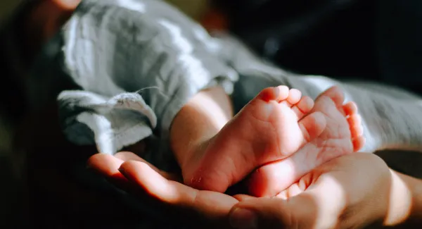 Schlaf, Kindchen, schlaf: Bei Mama oder doch im eigenen Zimmer?