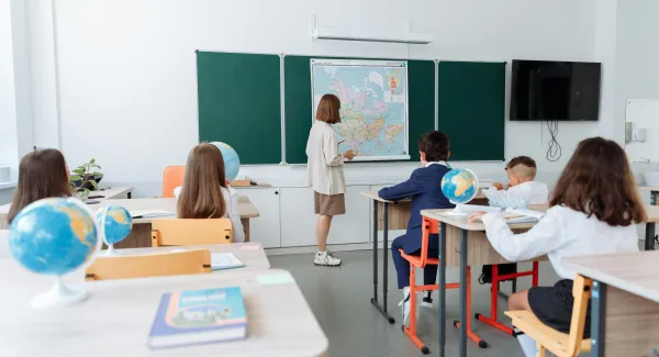 Ständig Ferien. Trotzdem krank!? Hilft Gymnasiallehrkräften weniger Arbeiten beim Umgang mit Arbeitsstress?