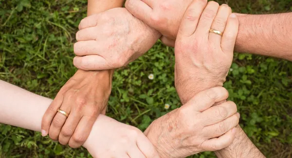 Früh übt sich: Wie Bezugspersonen die Emotionsregulation ihrer Kinder fördern können
