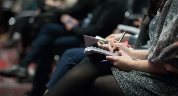 Können Schulungen zur Suizidprävention Leben retten? Eine Online-Umfrage zur Relevanz onkologischer Suizidpräventionsschulung