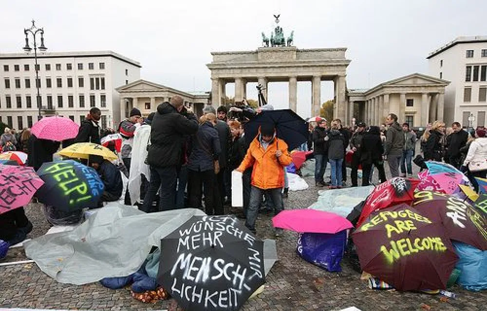 Vom rechten Rand auf Seite 1 – Wie die Medien unsere Meinung über Rechtsextremismus und Einwanderung beeinflussen 