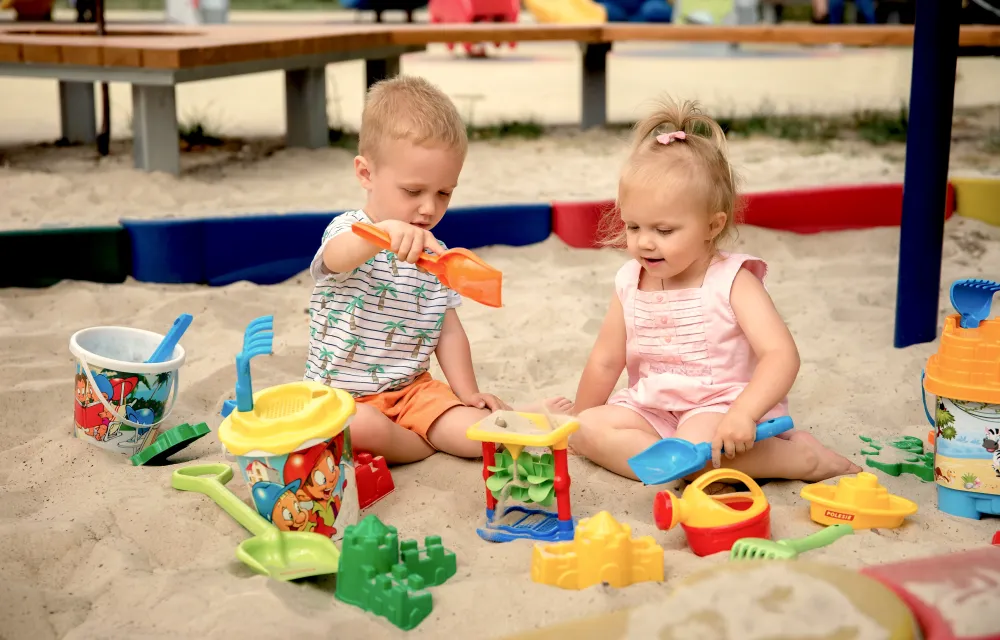 Wie lernen Kinder, andere zu verstehen und wie können Eltern sie dabei unterstützen?