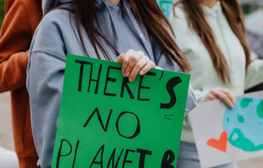 Die Kluft zwischen Dringlichkeit und Umsetzbarkeit der Klimapolitik – am Beispiel des CO2-Preises