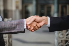 Der Preis ist heiß: Wie man in Preisverhandlungen das Bestmögliche herausholt