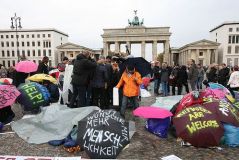 Vom rechten Rand auf Seite 1 – Wie die Medien unsere Meinung über Rechtsextremismus und Einwanderung beeinflussen 