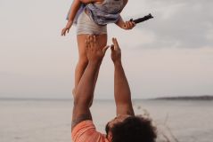 Auf der gleichen Wellenlänge – verstehen sich Eltern und Kinder besser durch Gleichklang im Gehirn?