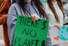 Die Kluft zwischen Dringlichkeit und Umsetzbarkeit der Klimapolitik – am Beispiel des CO2-Preises
