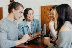 Vertrauen durch Mitgestalten? Was Partizipation in der Wissenschaftskommunikation mit Vertrauen in Wissenschaft zu tun hat