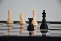 Geteilte Werte, weniger Abneigung – Was positive Beispiele aus dem anderen politischen Lager bewirken können
