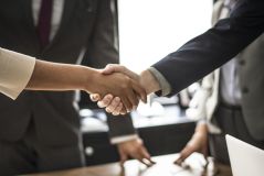 Unterschiede als Chance: Optimierter Informationsaustausch in Verhandlungsteams durch Sensibilität gegenüber Verschiedenheit