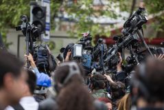 Ärger, Scham und Vertrauensverlust: Wie Bürgerinnen und Bürger auf politische Skandale reagieren und was sie fordern