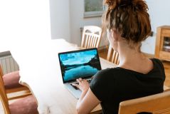 Eat, Work, Sleep, Repeat – Wie Home-Office unser Wohlbefinden beeinflussen kann und wer eher von Telearbeit profitiert