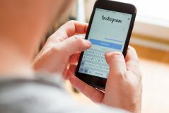 Phubbing: Wenn die Liebe durch den Bildschirm rutscht