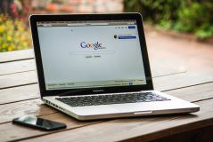 Sind wir ohne Google zu dumm zum Wählen? – „Offloading“ als Chance und Gefahr für Demokratie