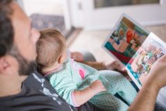 Wie Vorlesen Kinder hilfsbereiter macht