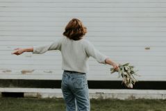 Die Kunst des Singleseins: Faktoren, die zu einem glücklichen Singleleben beitragen