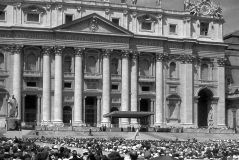 Im Angesicht des Todes: Die psychologische Schutzfunktion von Religion und ihre Folgen