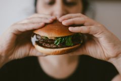 Können deine Erwartungen an Hunger deine Konzentration beeinflussen?