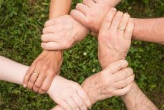 Früh übt sich: Wie Bezugspersonen die Emotionsregulation ihrer Kinder fördern können