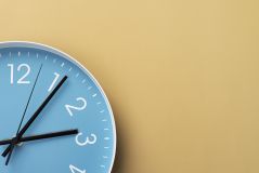Wo ist nur die Zeit geblieben? – Warum die Zeit scheinbar schneller vergeht, wenn wir älter werden