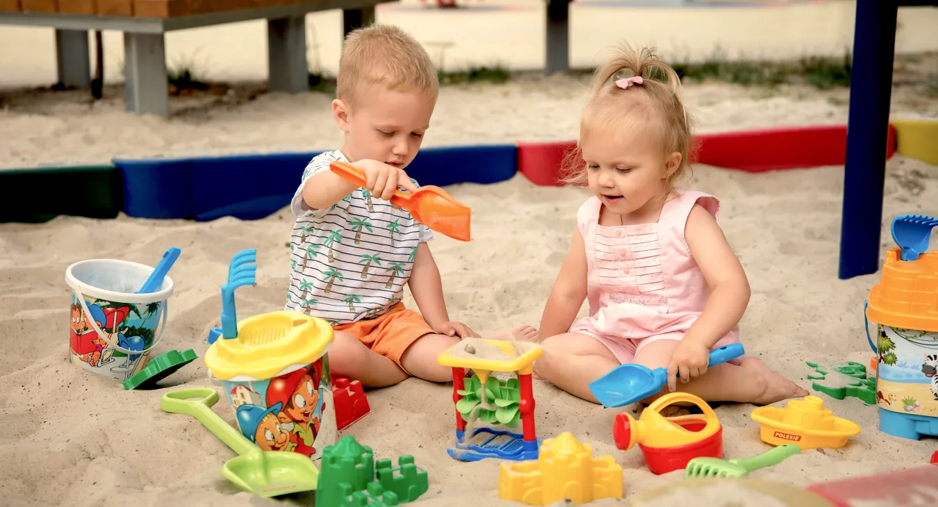 Wie lernen Kinder, andere zu verstehen und wie können Eltern sie dabei unterstützen?